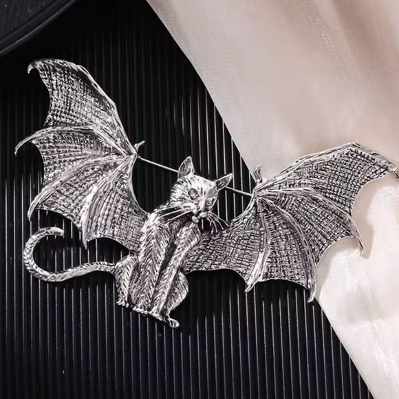 Gothic Bat Cat Silver Brooch - Picture 1 of 15